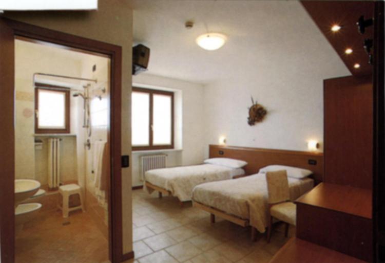 Hotel Scandola 보스코 키에사누오바 객실 사진