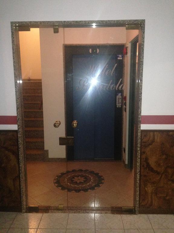 Hotel Scandola 보스코 키에사누오바 외부 사진